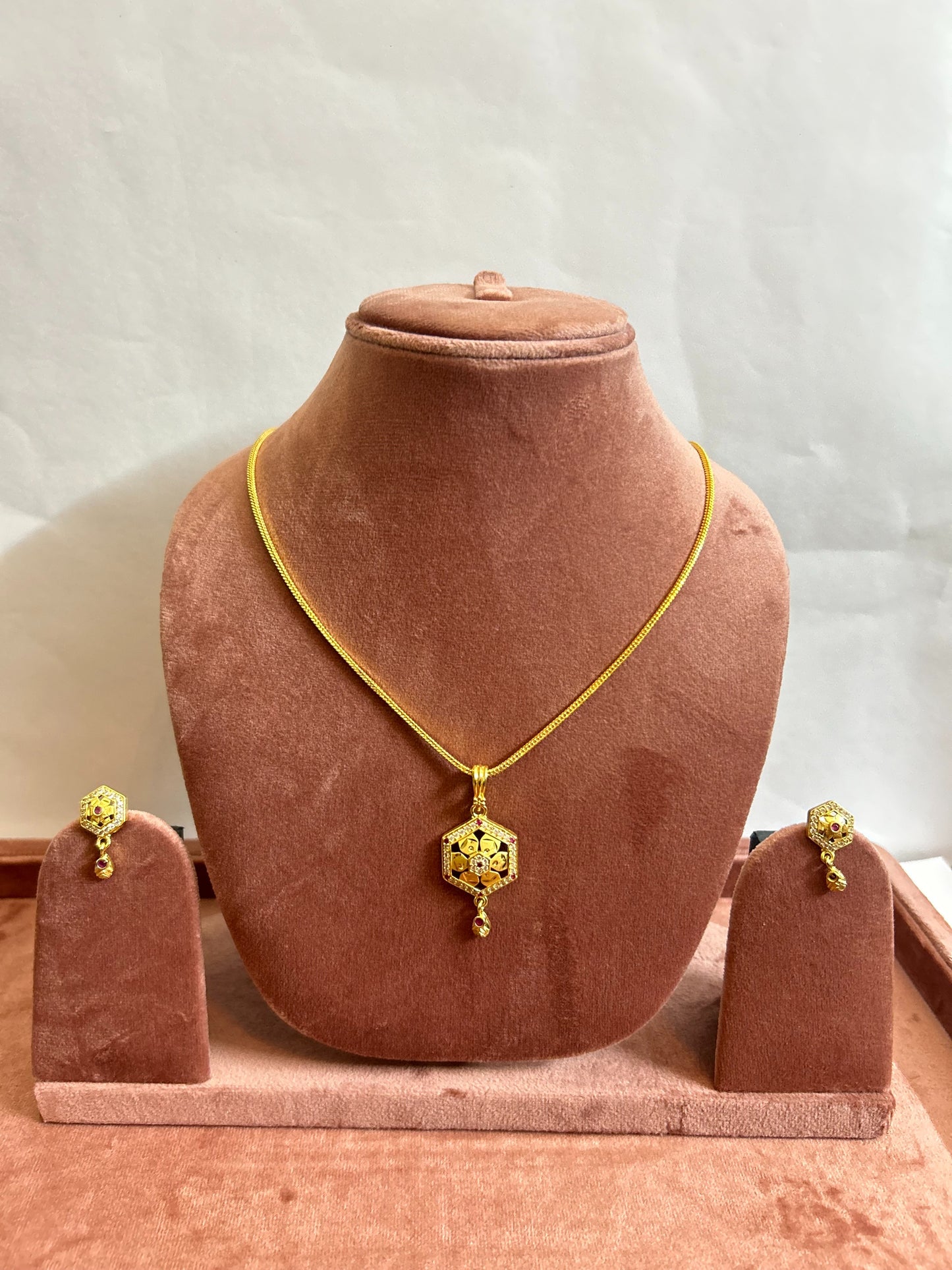 Traditional Gold-Tone Necklace Set